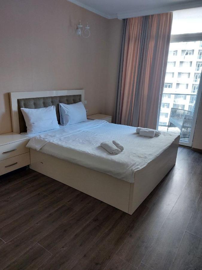 City Centre Appartement Batoemi Buitenkant foto